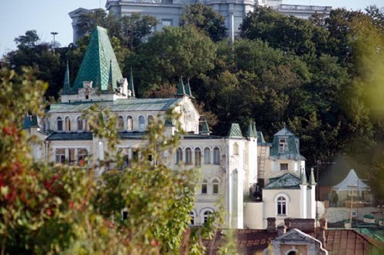 Podil Near Poschtova Square History Center Apartment *